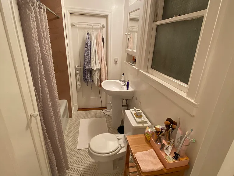 820 Jones St — Photo 15