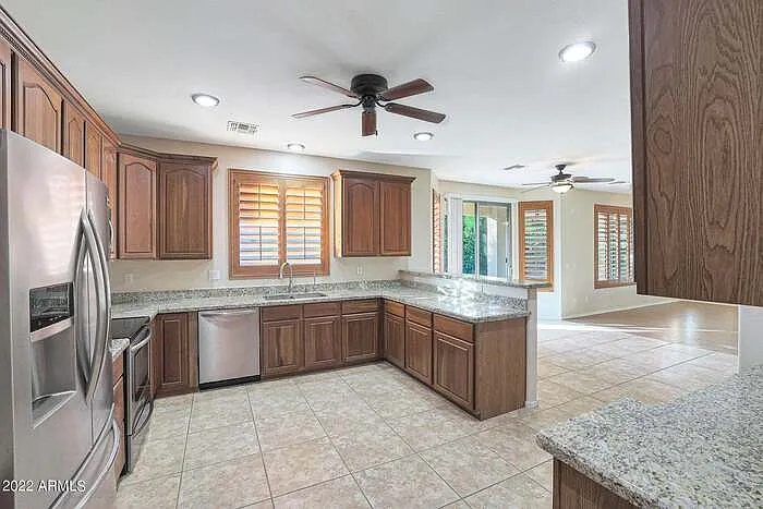 7863 W Melinda Ln — Photo 6