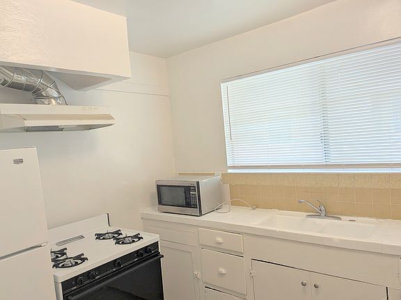 5th image of 547 W 41st St