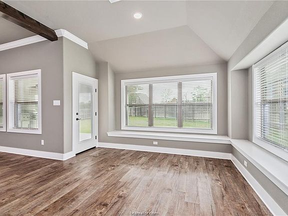 4th image of 2612 Somerton Ct