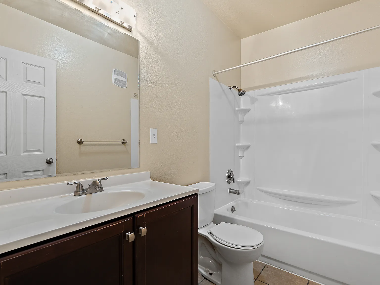 2 bed, 978 sqft, $1,795 — Photo 2