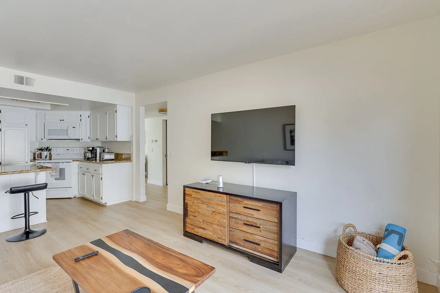 3 bed, 2.0 bath, 1399 sqft, $6,515 — Photo 1