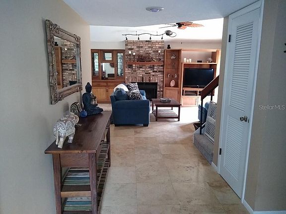 2nd image of 221 Pheasant Run Ct