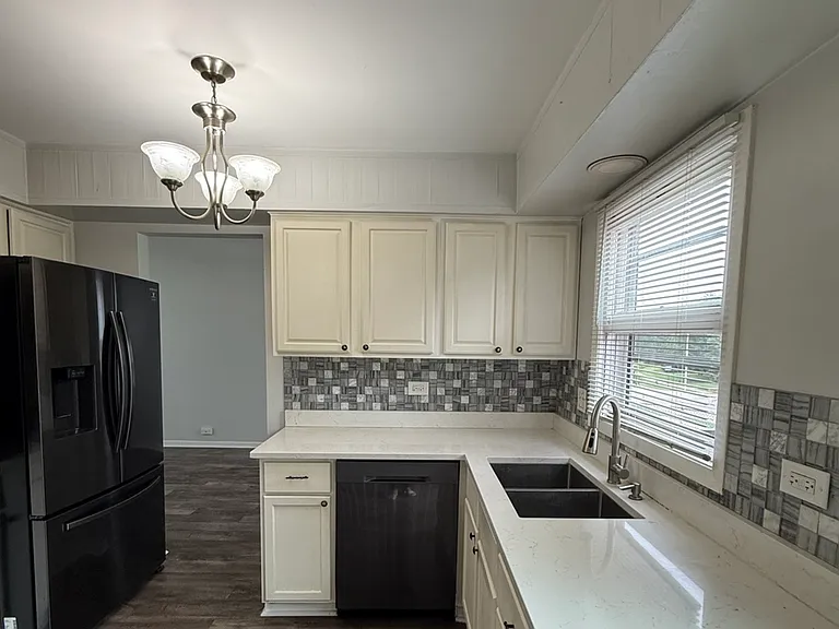 2116 Briar Hill Dr — Photo 6