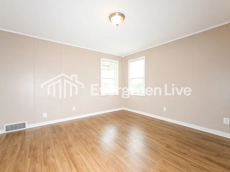 333 Foster Rd — Photo 9