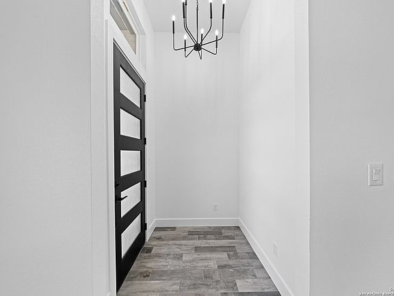 3rd image of 111 Madrona