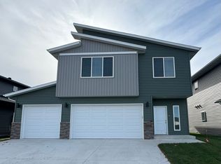 1043 60th Ave W, West Fargo, ND