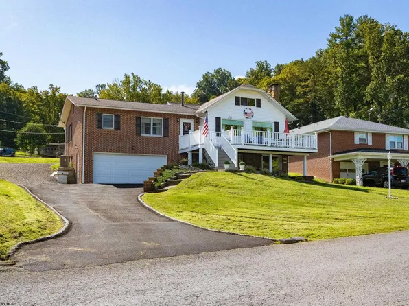 1072 Maple Lake Rd, Bridgeport, WV 26330