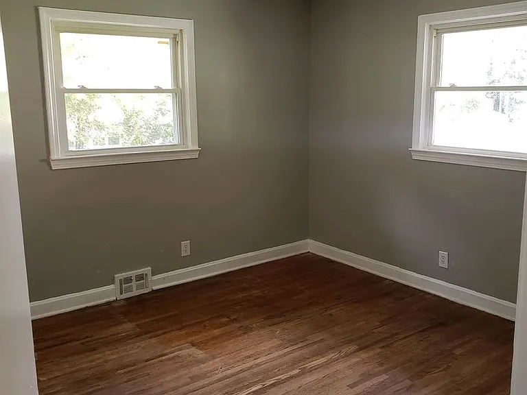 866 Rankin St — Photo 3