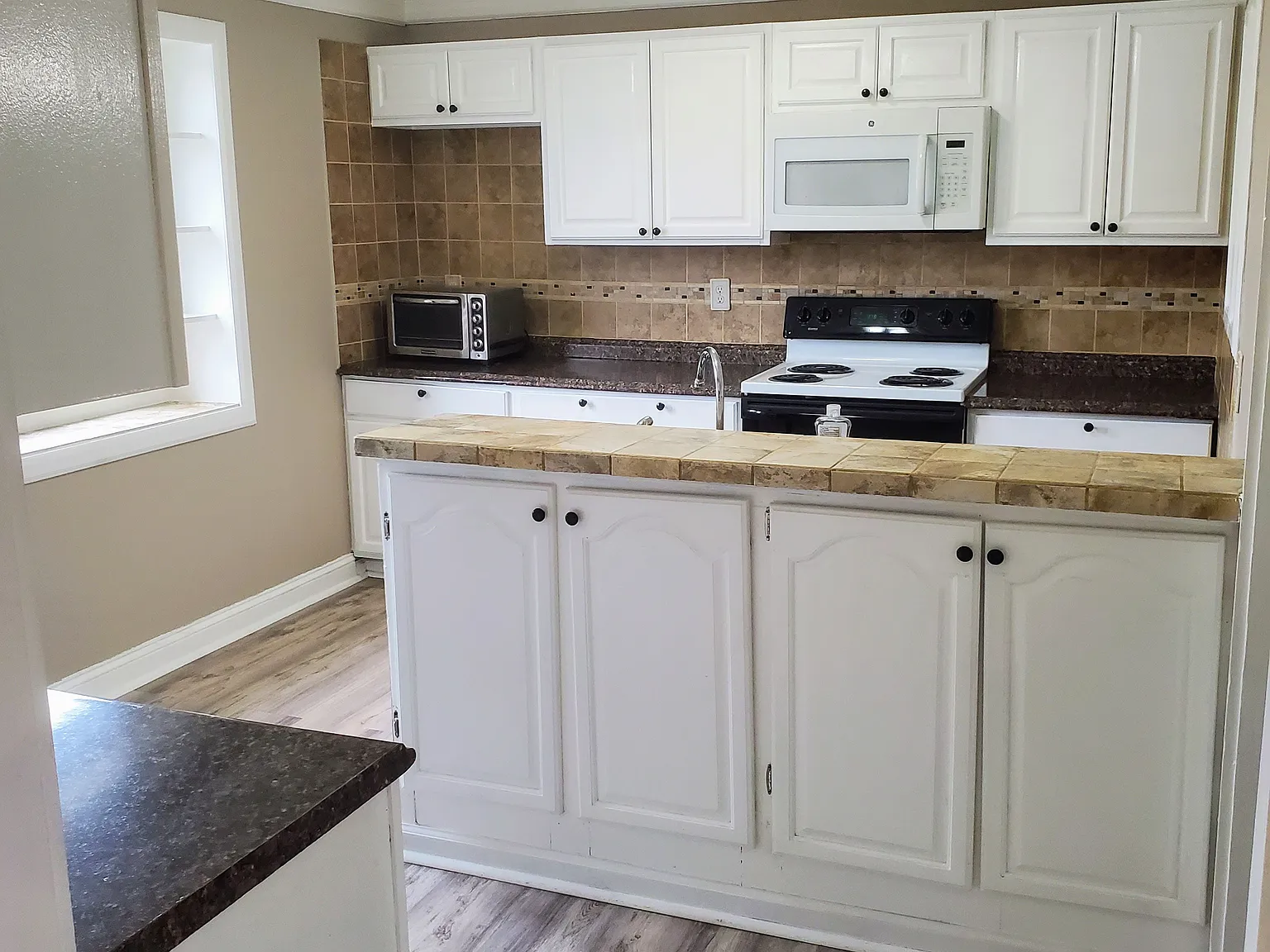 5 bed, 3.5 bath, 1992 sqft, $2,850 — Photo 4