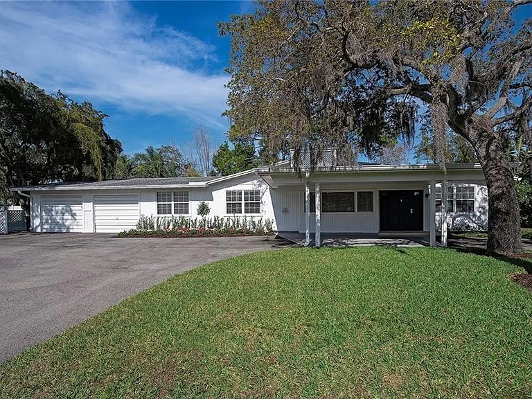 1281 Diana Ave — Photo 4