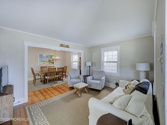 3rd image of 435 Norwood Avenue