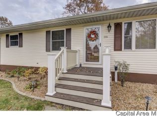 216 Willow Ln, Springfield, IL 62707