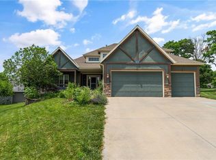 10528 W 49th Pl, Shawnee, KS 66203