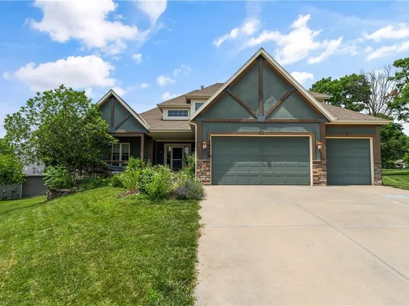 10528 W 49th Pl, Shawnee, KS 66203