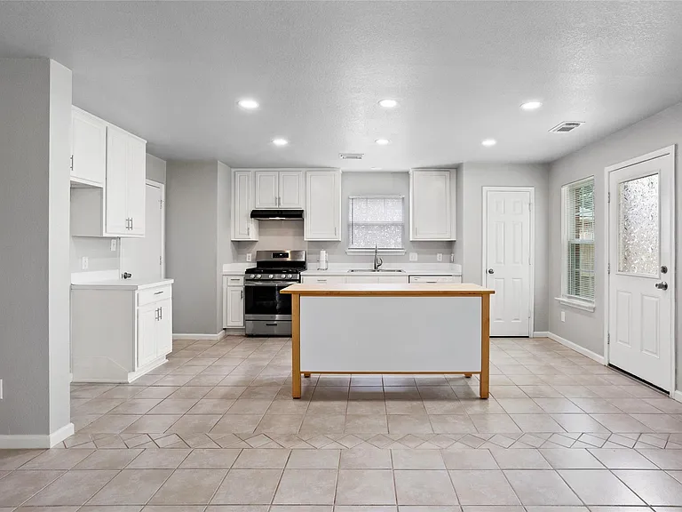 4806 Quiet Canyon Dr — Photo 4