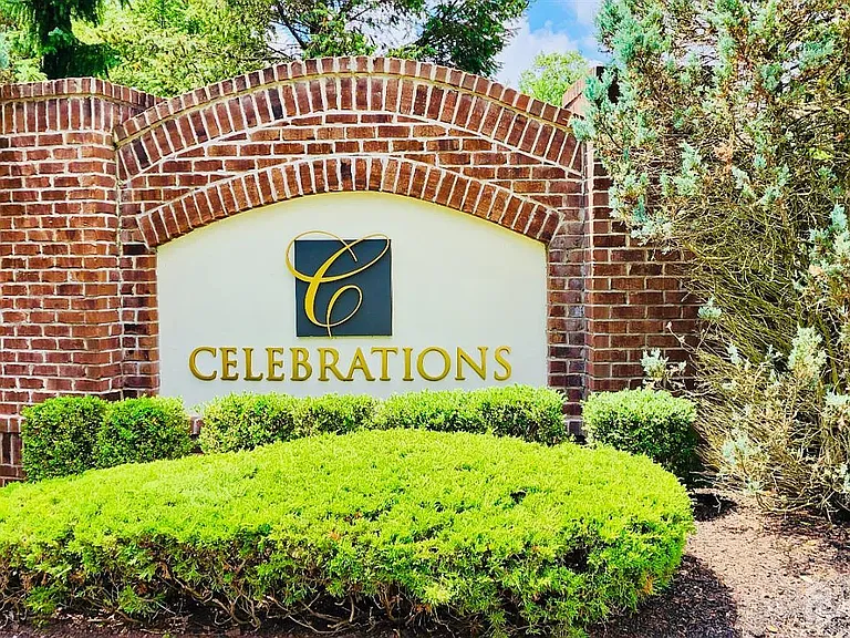 548 E Celebration Way — Photo 32