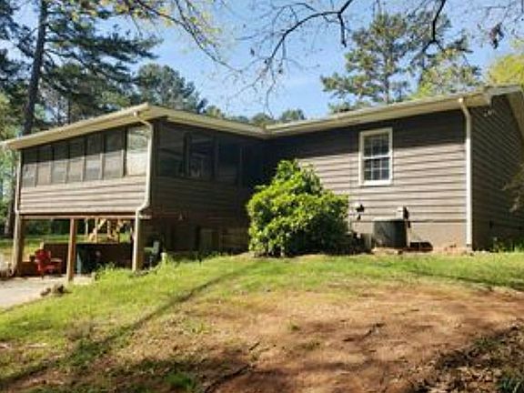 3rd image of 2090 Elmwood Cir