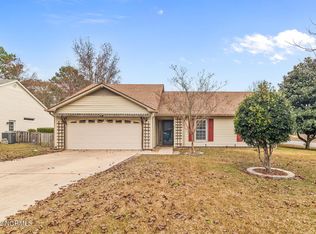 100 Carriage Dr, Jacksonville, NC 28546