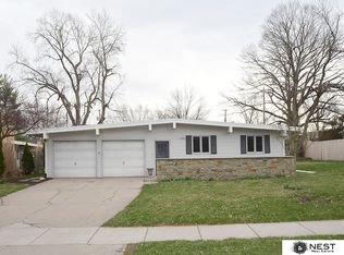 6211 Sunrise Rd, Lincoln, NE 68510