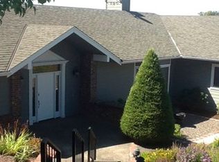 1960 Moorea Dr, Roseburg, OR 97471