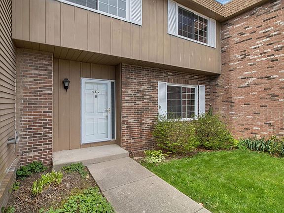 3rd image of 452 Riverbend Dr
