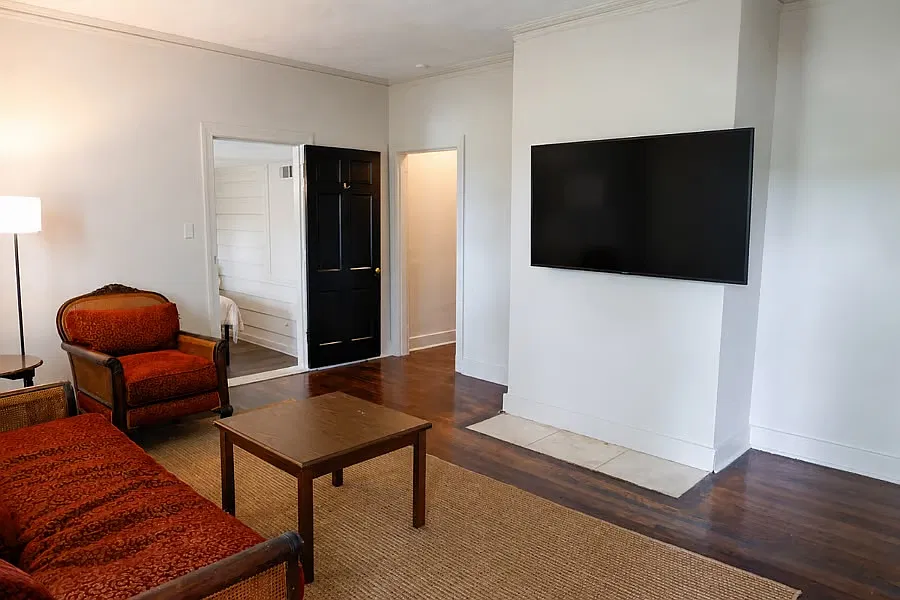 3 bed, 1200 sqft, $3,000 — Photo 3
