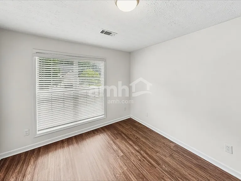 1772 N Oak Dr — Photo 14