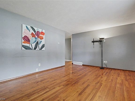 2nd image of 839 Sheffield Rd