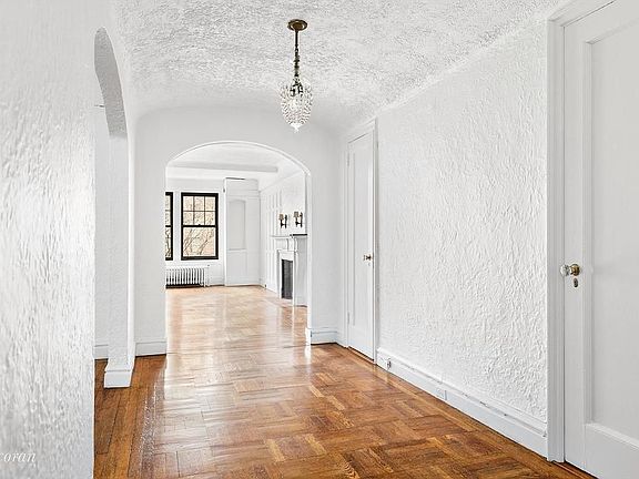 5th image of 40 W 77th St #5E