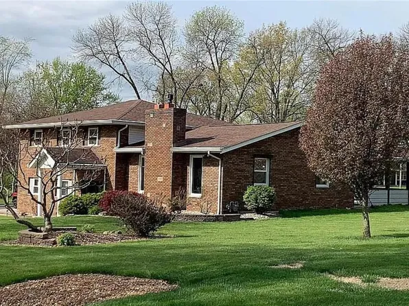 1009 Jacquelyn Ct, Maryville, IL 62062