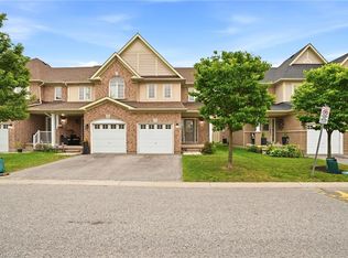 460 Woodmount Dr #7, Oshawa, ON L1K 0K4