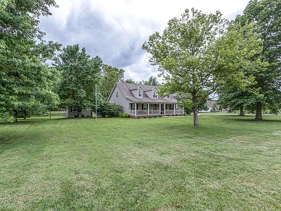 3rd image of 210 Amanda Dr