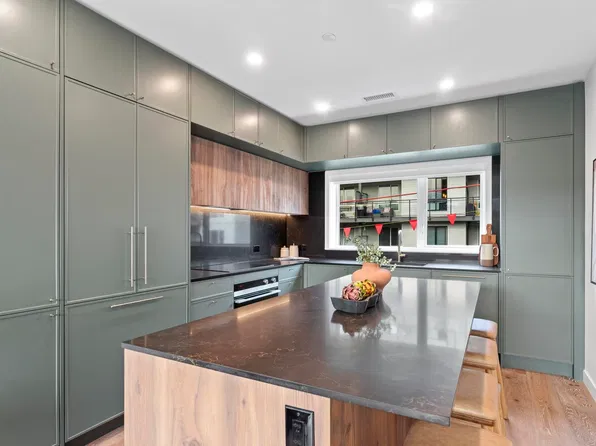 602 E 2nd St #235, North Vancouver, BC V7L 1E3