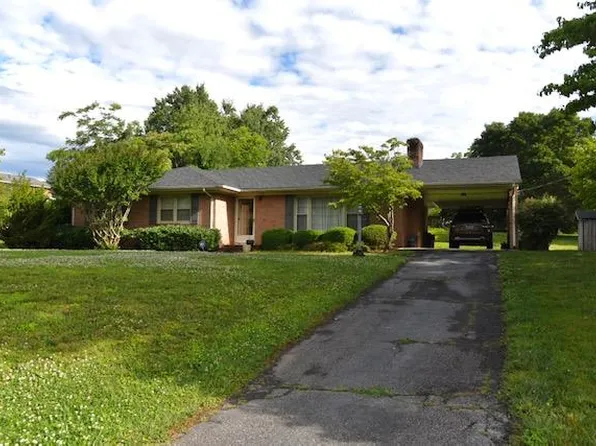306 W Watts St, Gretna, VA 24557