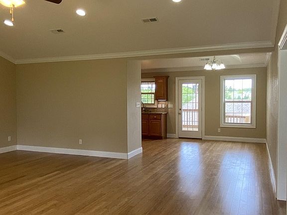 4th image of 1923 Emma Ln