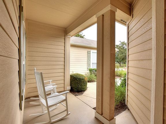 5th image of 209 Essex Ln