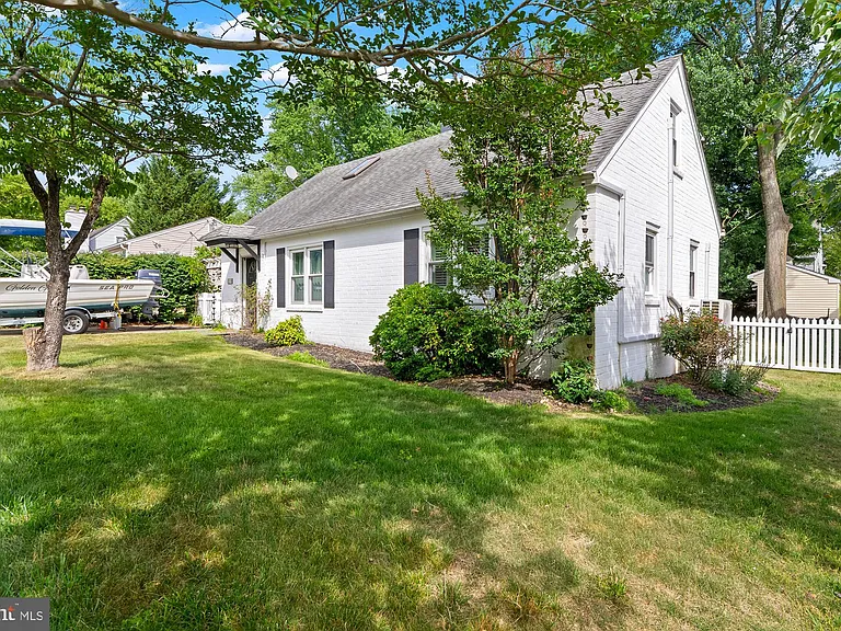 214 Sumner Rd — Photo 35
