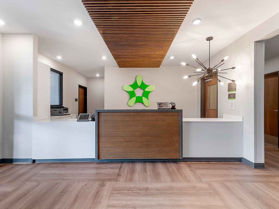 Lobby and Guest Check-in