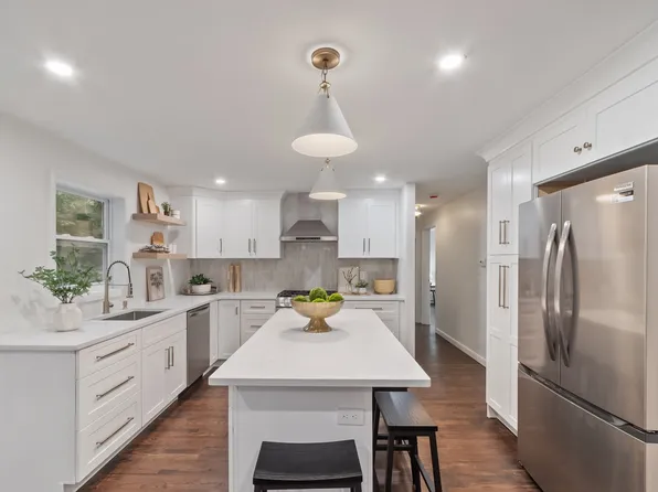 16 Bowl Rd, Chelmsford, MA 01824