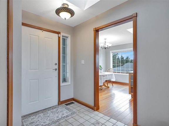 5th image of 1329 Kingsview Rd