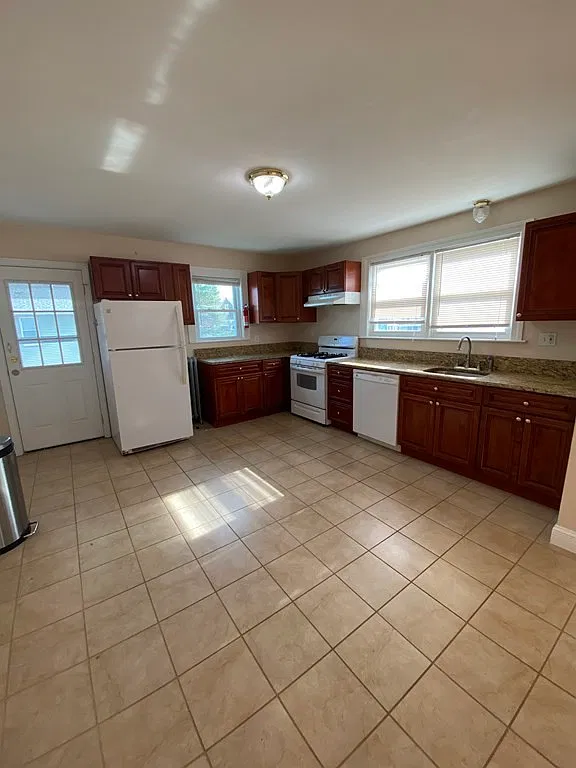 2 bed, 1300 sqft, $2,800 — Photo 1