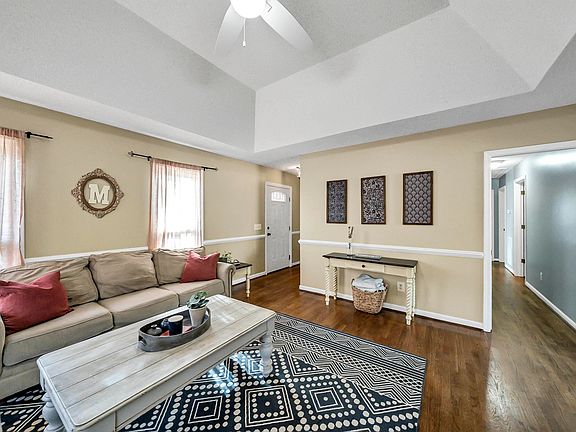 4th image of 205 Stockmoor Rd