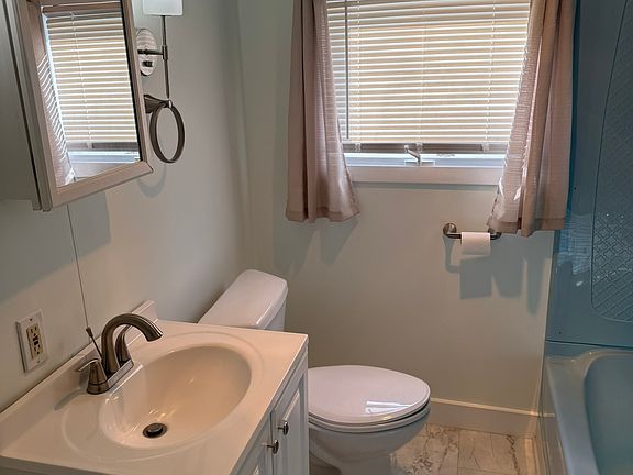 5th image of 300 Woodford St #1