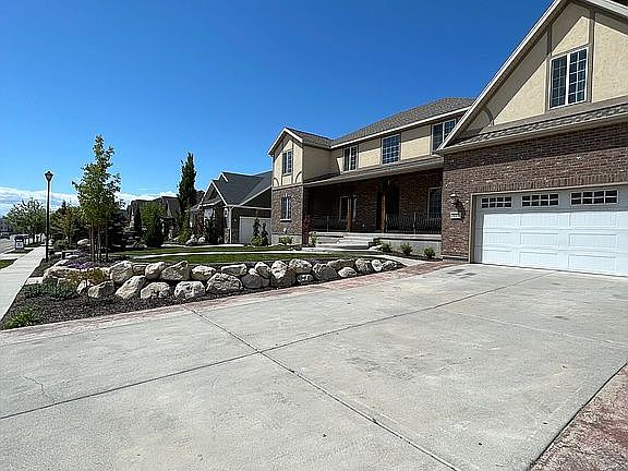 Large Driveway with RV Pad