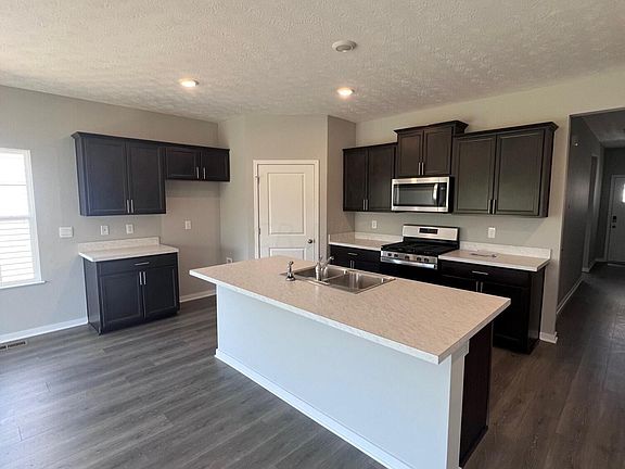 5th image of 303 Sandburg Dr