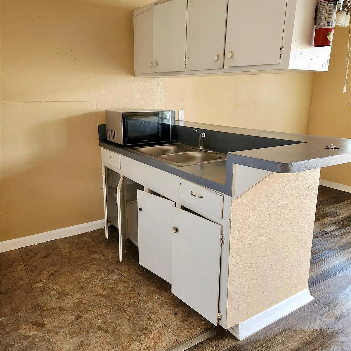 6518 Sloan St — Photo 3