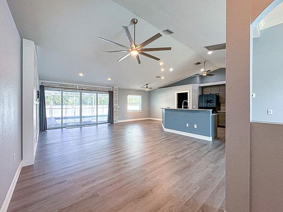 5th image of 13280 Foresman Blvd