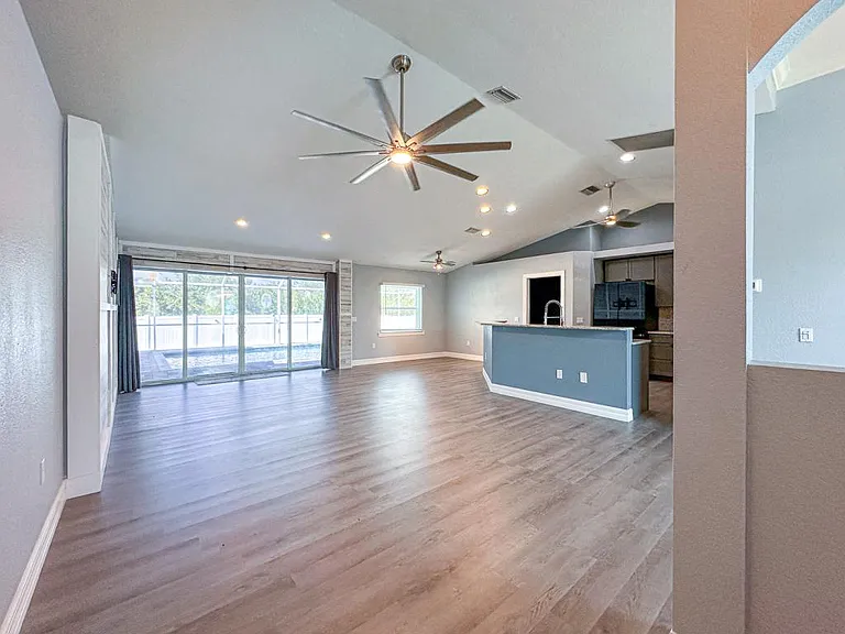 13280 Foresman Blvd — Photo 5