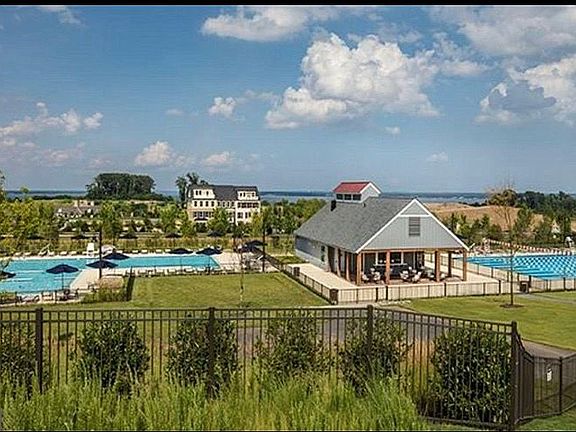 4th image of 17156 Belle Isle Dr
